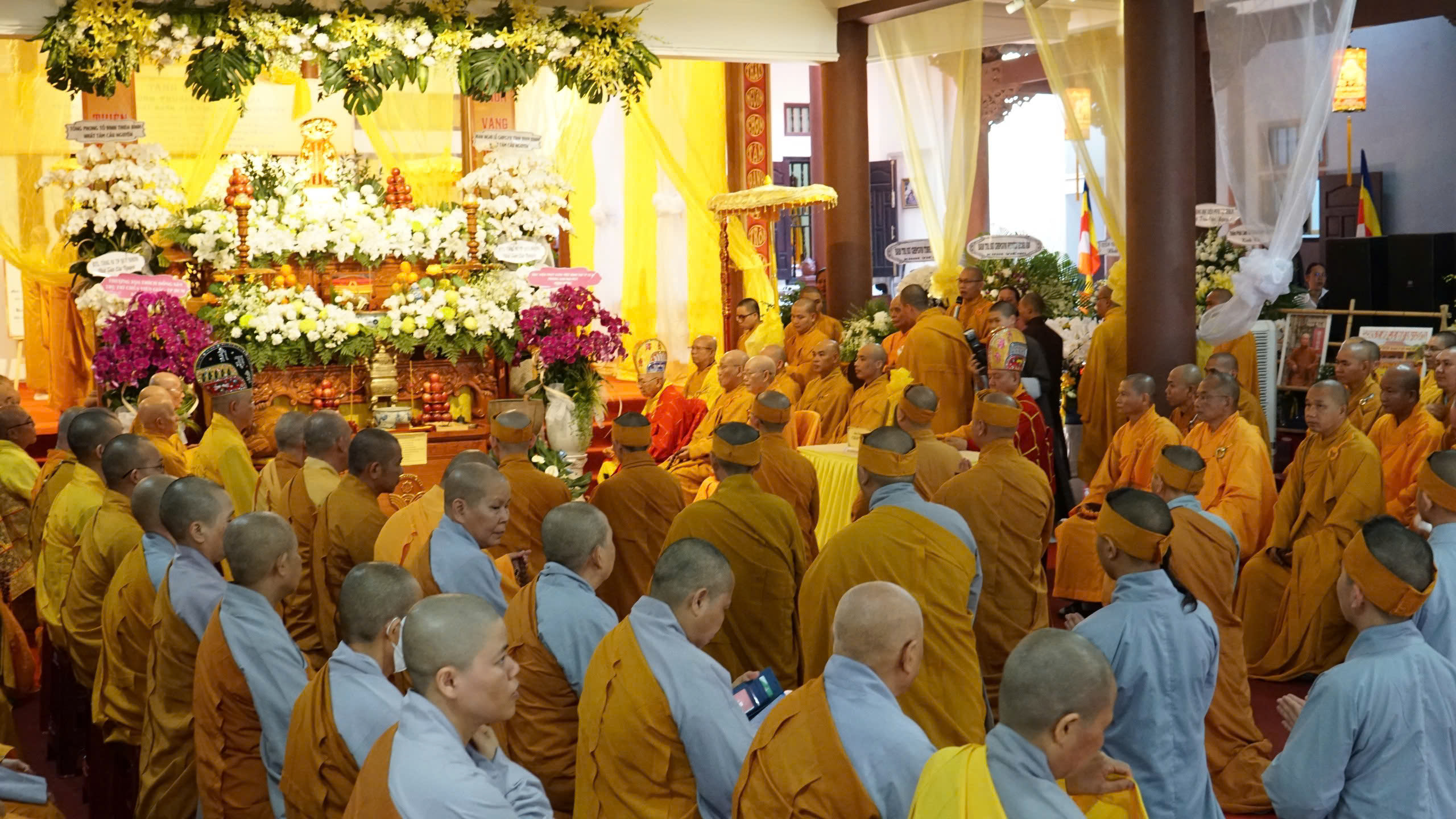 Lễ truy niệm và phụng tống kim quan Hòa thượng Thích Đồng Quả trà tỳ.
